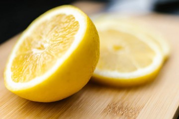 Formas inteligentes en que su salud se beneficia  de los limones