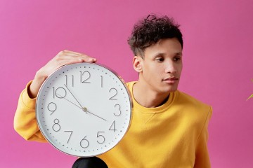 Los hombres, al igual que las mujeres, también tienen un reloj biológico